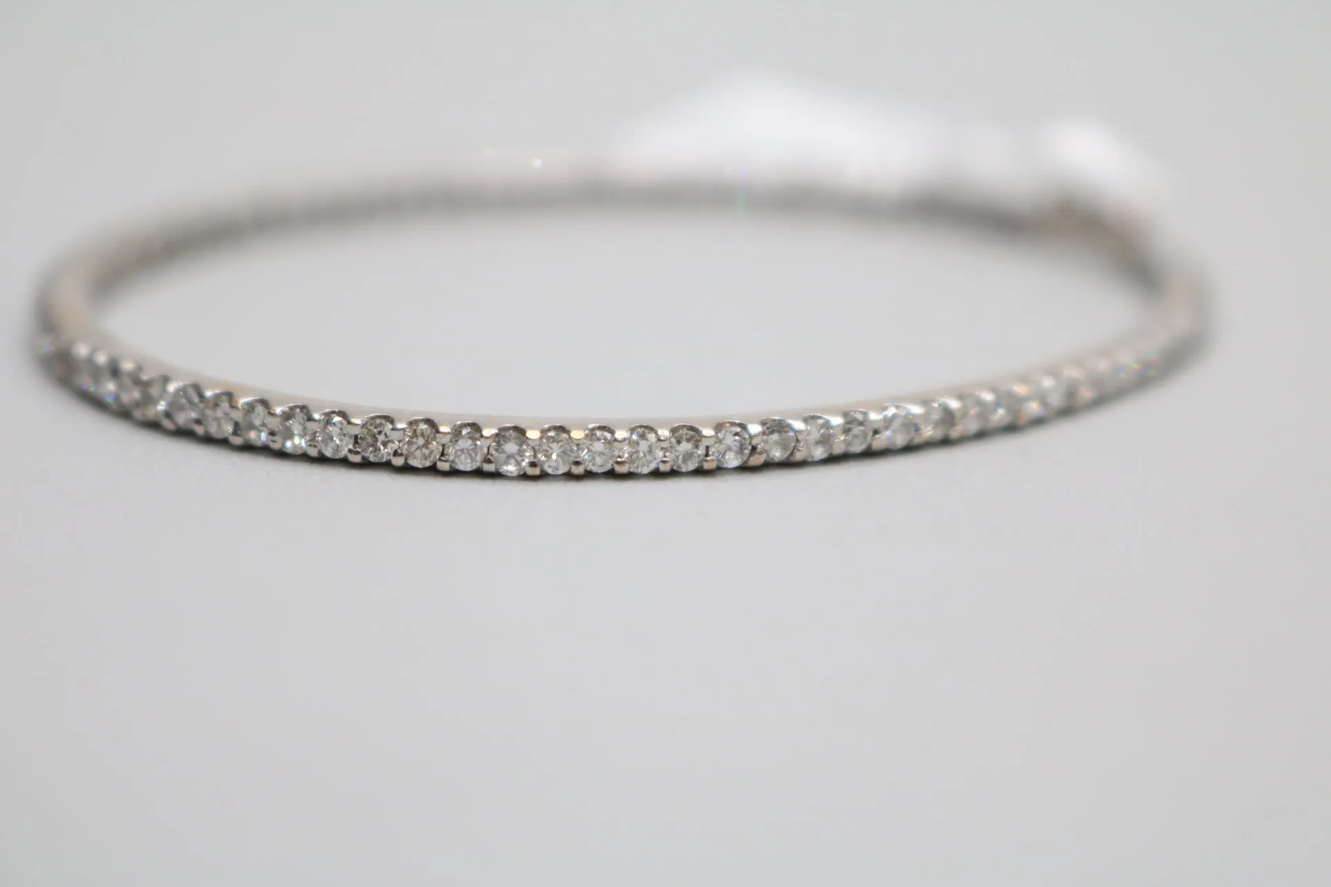 18K White Gold Diamond Bangle Bracelet (1.70CTW) (17cm)