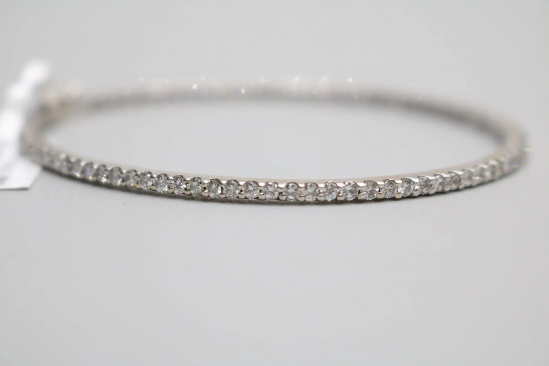 18K White Gold Diamond Bangle Bracelet (1.70CTW) (17cm)