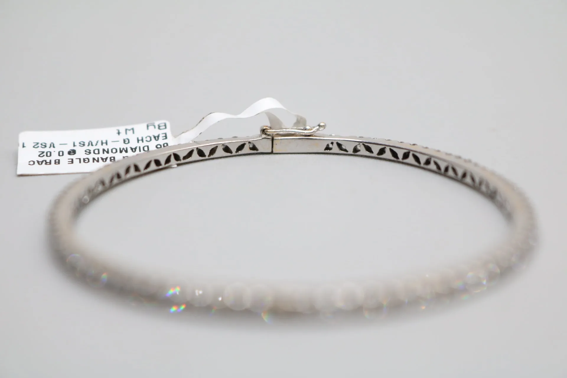 18K White Gold Diamond Bangle Bracelet (1.70CTW) (17cm)