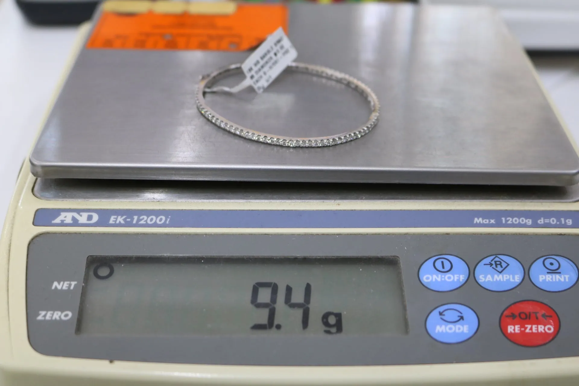 18K White Gold Diamond Bangle Bracelet (1.70CTW) (17cm)