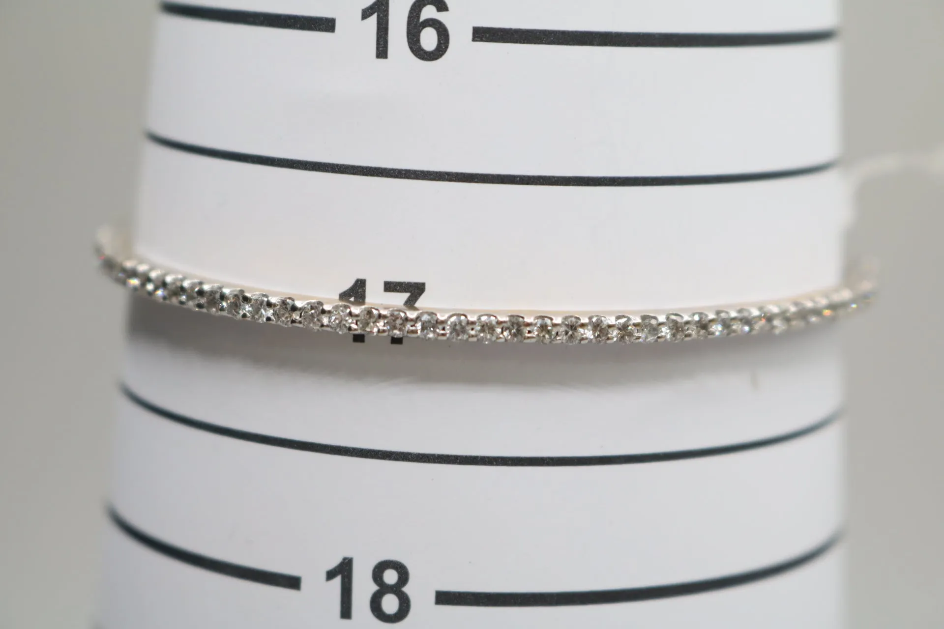 18K White Gold Diamond Bangle Bracelet (1.70CTW) (17cm)