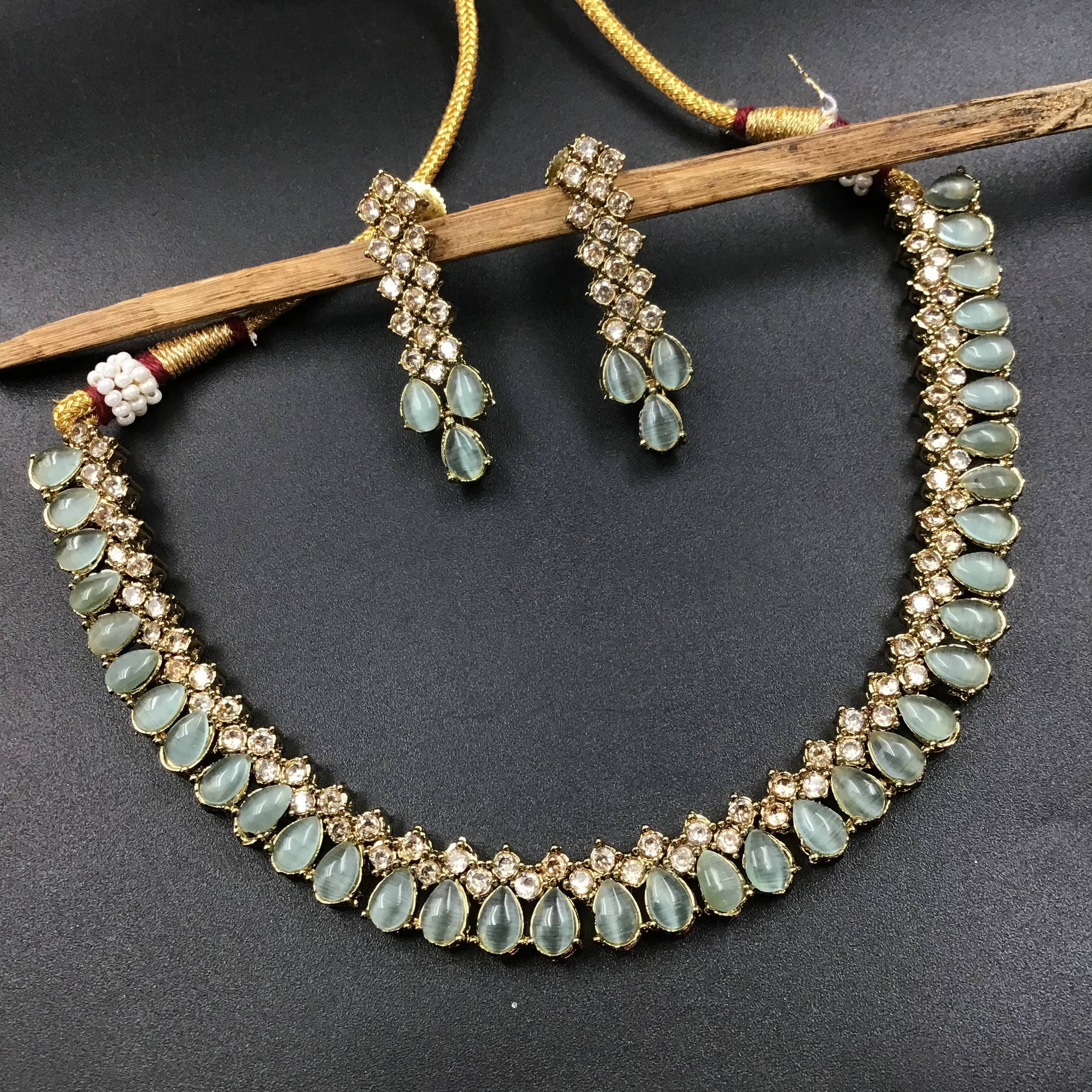 Round Neck Antique Necklace Set 4647-33