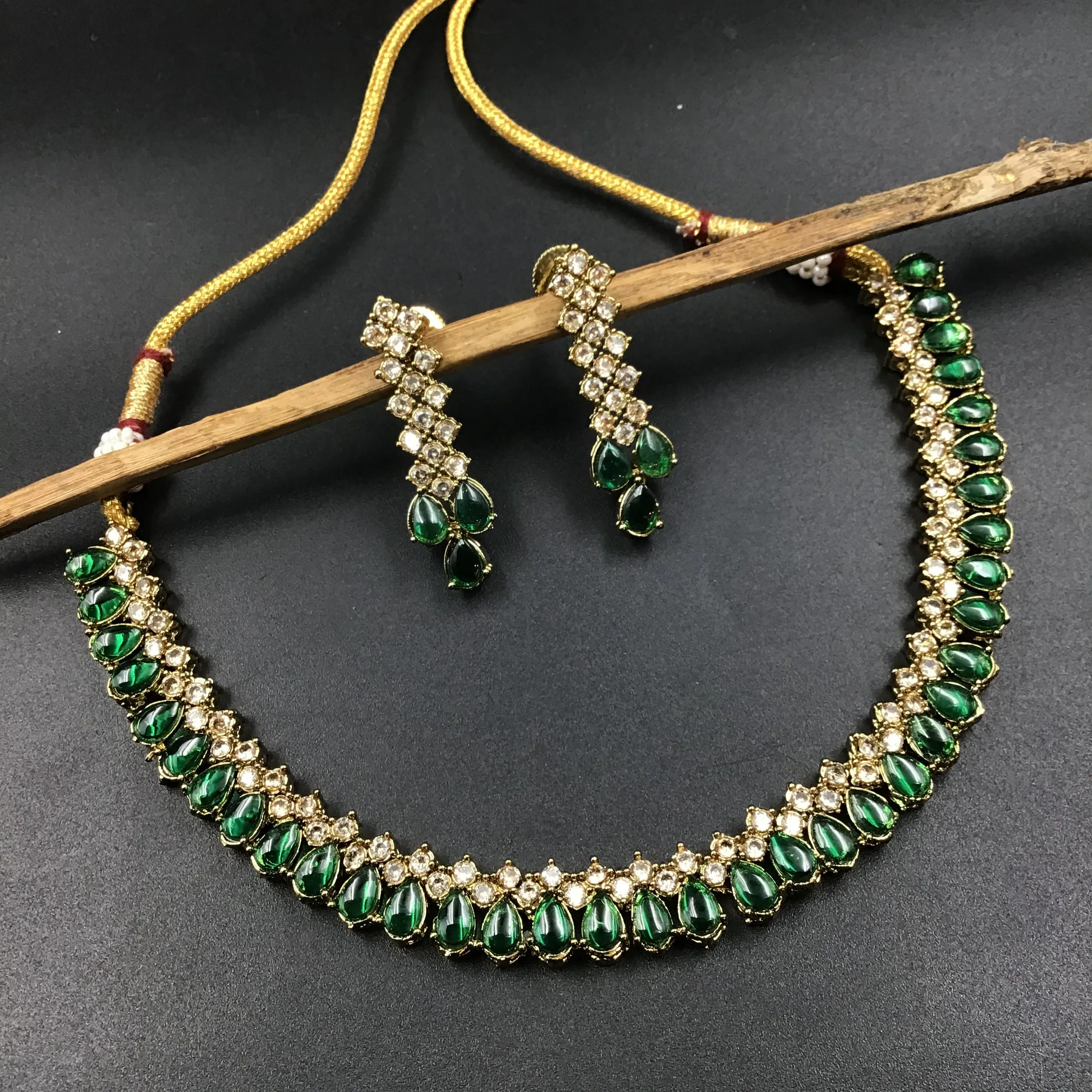 Round Neck Antique Necklace Set 4647-33