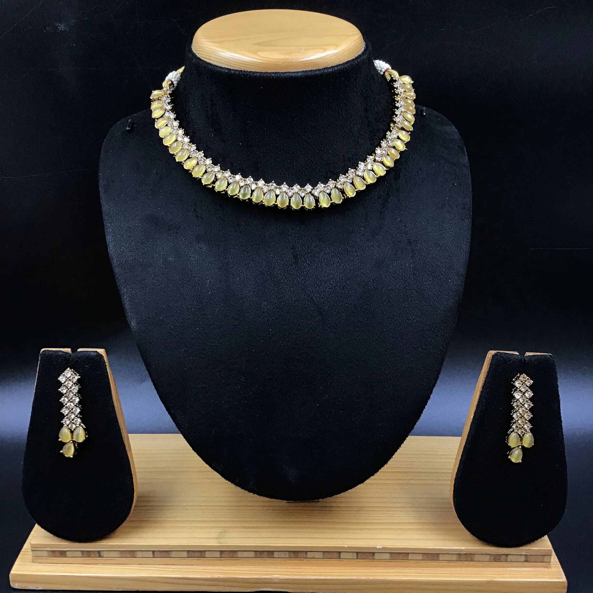 Round Neck Antique Necklace Set 4647-33