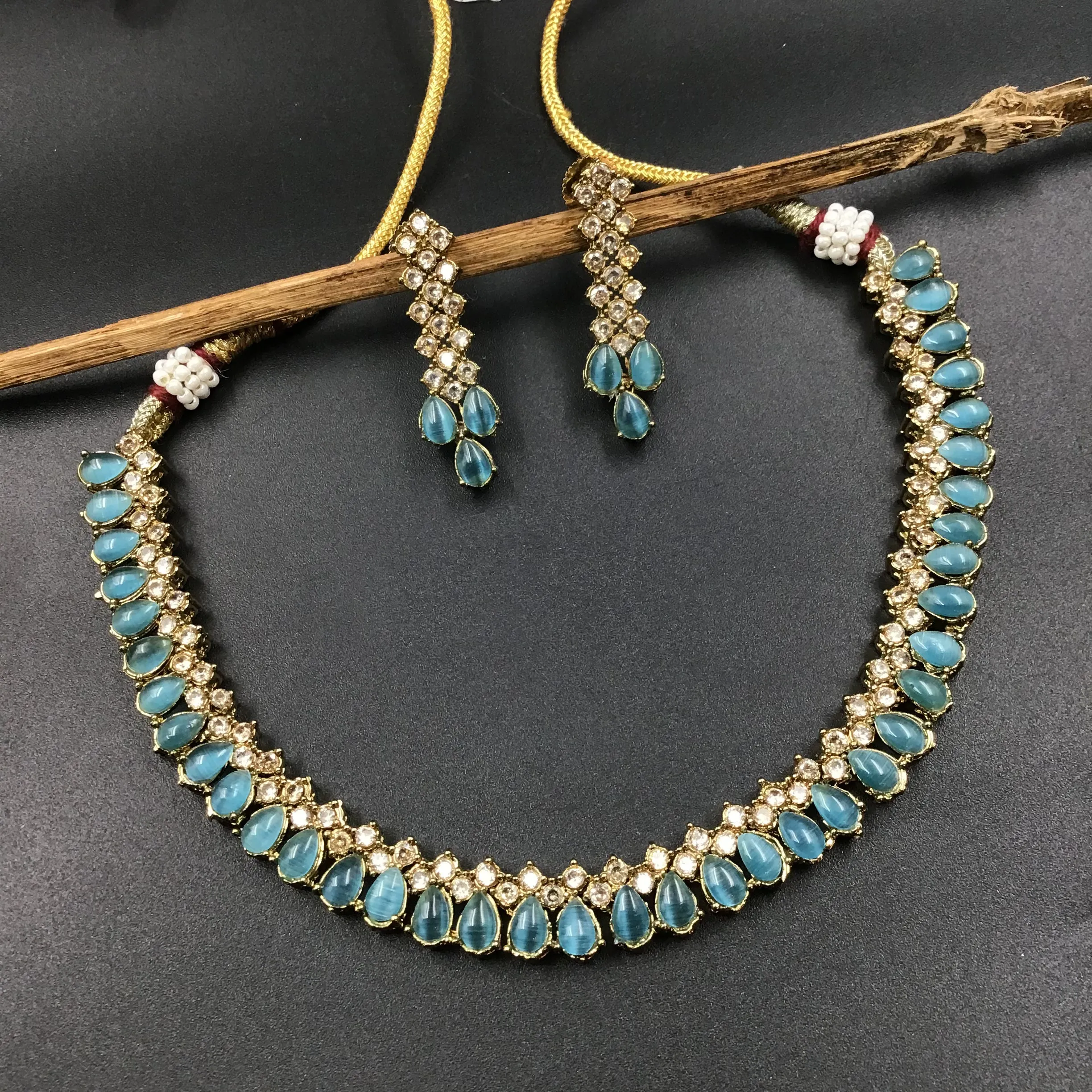Round Neck Antique Necklace Set 4647-33
