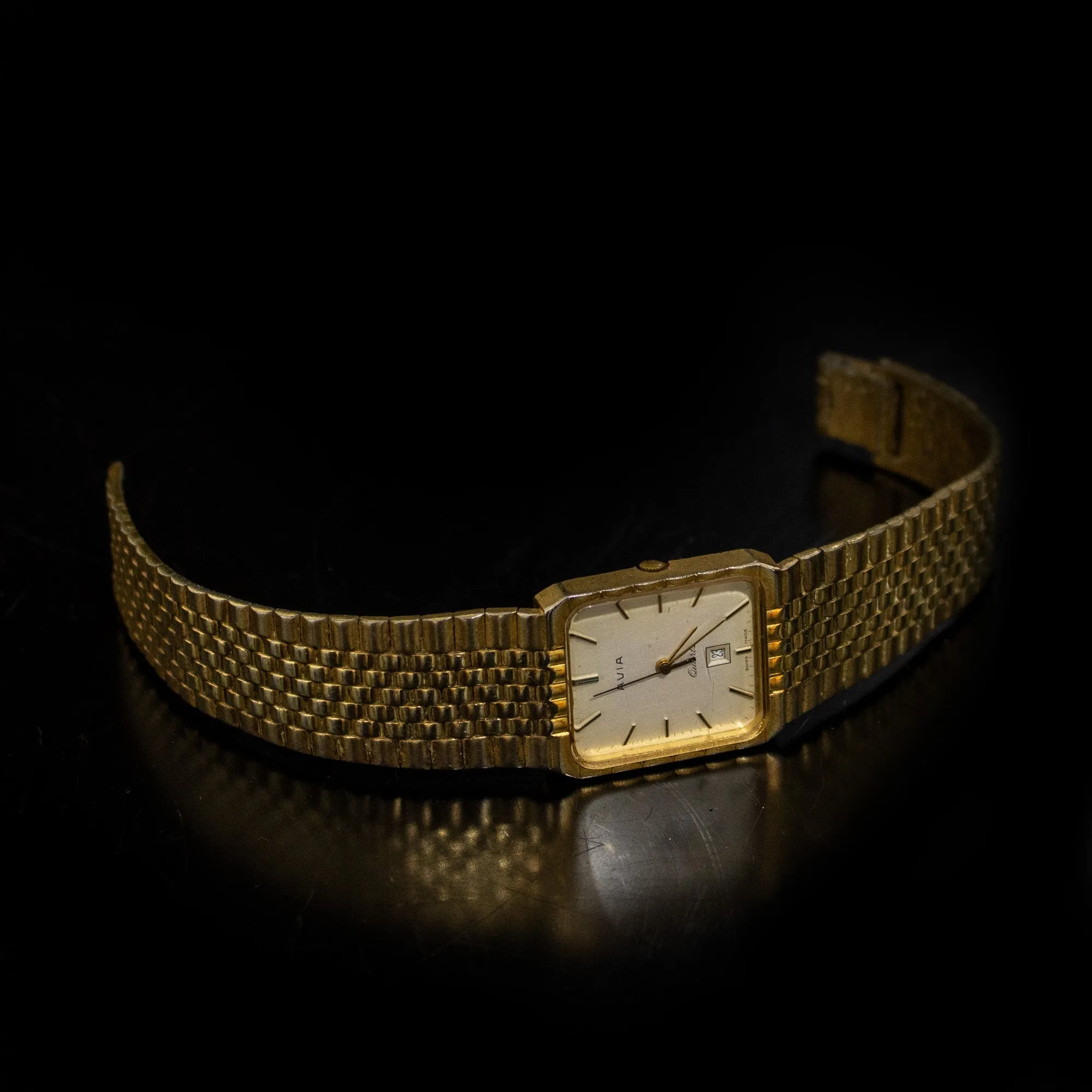 Vintage Avia Swiss Made Quartz Date Gents Watch Gold Plated